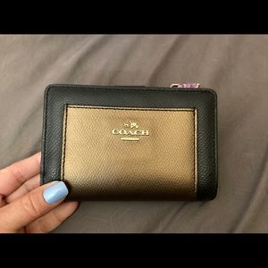 Coach Wallet NWOT,too small for me